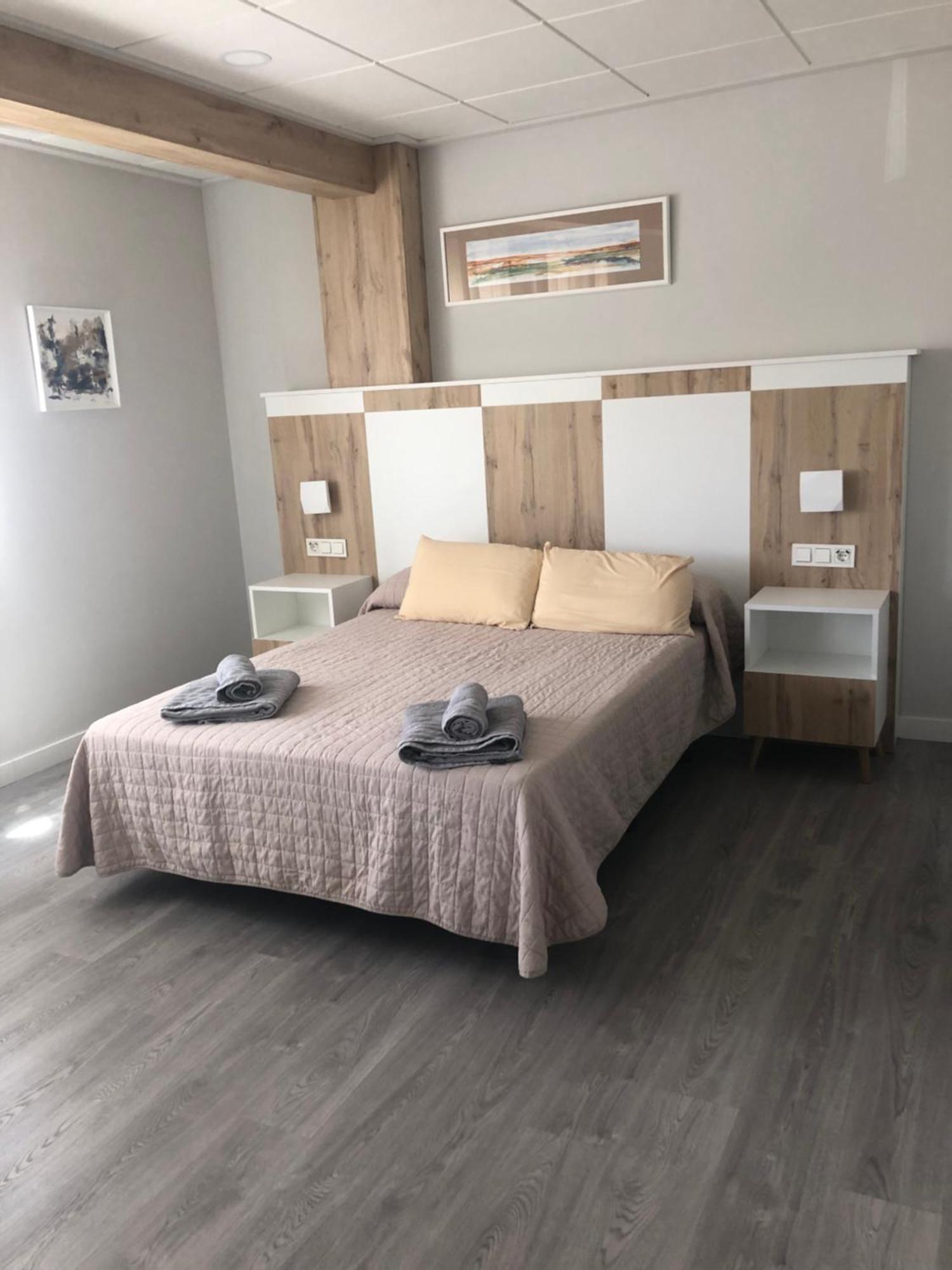 Hostal La Morenica Villena Buitenkant foto